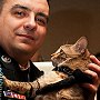 Jesse Knott with Koshka the cat, Diamond Collar Hero Award by the Oregon Humane Society, Feb 2013