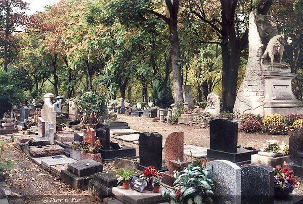 View of Le cimetiere des chiens at Asnieres-sur-Seine, Paris