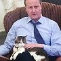 Larry with former British prime minister David Cameron