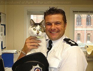 Tizer on duty with Roy Sloane, King's Cross, September 2007
