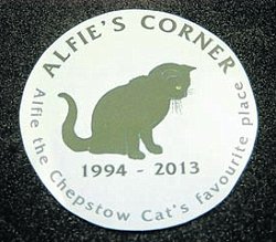 Plaque for Alfie the Chepstow cat, made by potter Ned Heywood